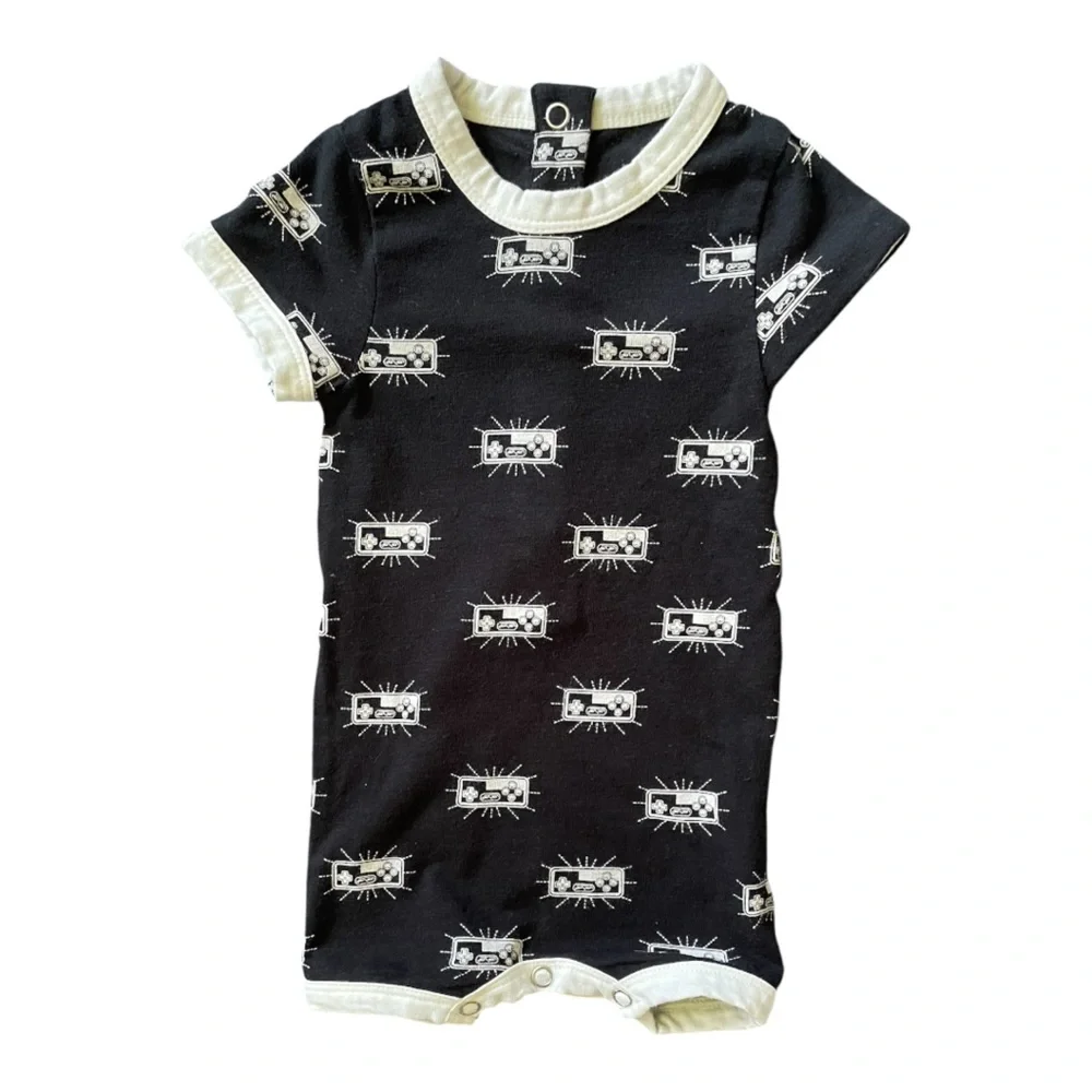 #025, kate quinn, little Liam Black and White Graphic Baby Onesie, size 0-3 mo